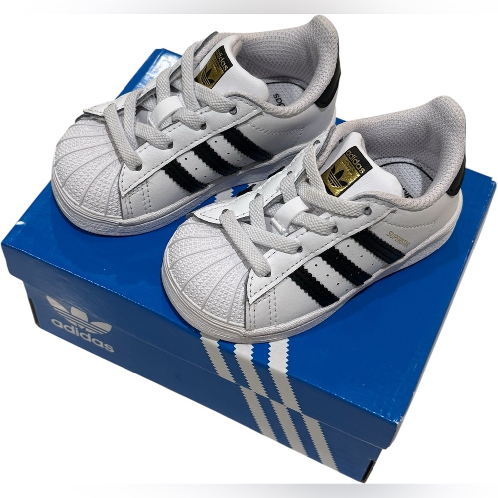 Adidas Superstar Sneakers